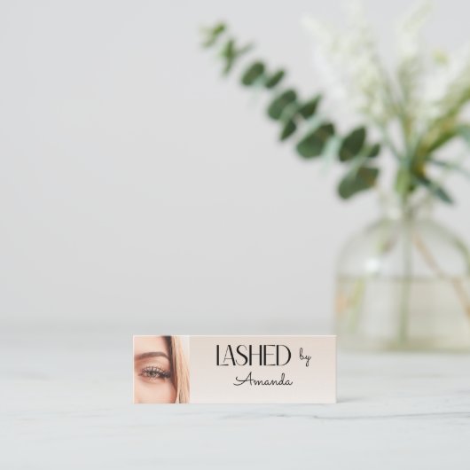  Beige Blush Lashed Minimal Script Photo  Mini Visitekaartje (Staand voorkant)