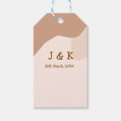 Beige boho curvy oranje bruiloft naam datum cadeaulabel (Voorkant)