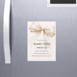 Beige boog elegant Sweet 16 luxe Magnetische Uitnodiging<br><div class="desc">Een zacht beige,  crèmekleurige achtergrond,  versierd met een grote boog. Personaliseer en voeg een naam en partijgegevens toe.</div>