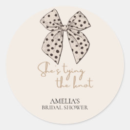 Beige boog Ze is Tying the Knot Vrijgezellenfeest Ronde Sticker