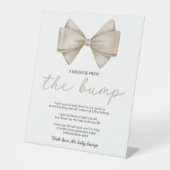 Beige Bow Baby Shower A Message From The Bump Reclamebord Met Voetstuk (Voorkant)