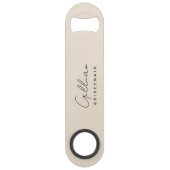 Beige Bridesmaid Minimalist Script Bottle Open Speed Flessenopener (Achterkant)