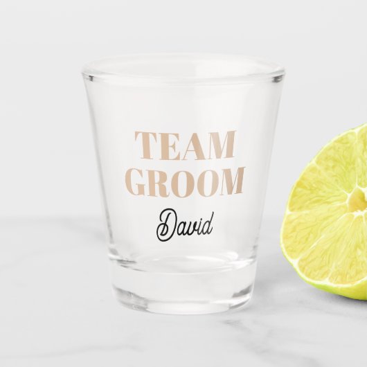 Beige bruiloftsteam bruidegom gepersonaliseerd shot glas (Voorkant)