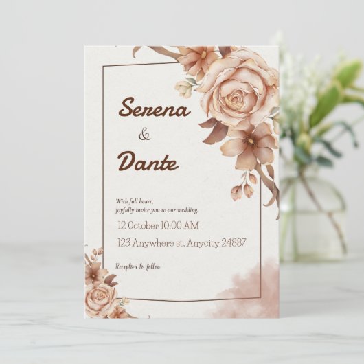 Beige & bruin bloemenbruiloft uitnodiging (Staand voorkant)