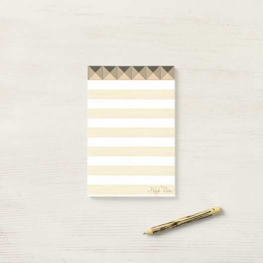 Beige buisvormige piramide en strips post-it® notes (Op bureau)