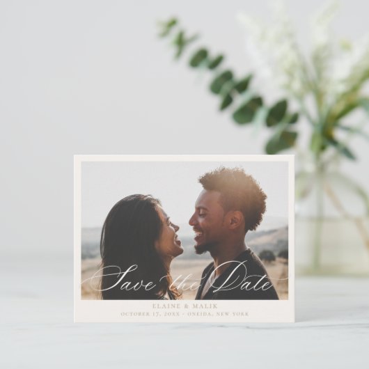 Beige Calligrafie Foto Opslaan Datum bekendmaking Aankondigingskaart (Staand voorkant)