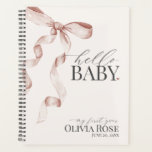 Beige Coquette Bow Girl Baby Gift Mijn eerste jaar Planner<br><div class="desc">Verhoog je baby shower met deze Coquette Beige Bow Party Decor! Dit tijdloze ontwerp voegt een vleugje elegantie en charme toe aan elk evenement, met een prachtig vervaardigde boog versierd met delicate gouden en beige tinten. Dit collectie zal zeker indruk maken op uw gasten en blijvende creëer-herinneringen en ideaal zijn...</div>
