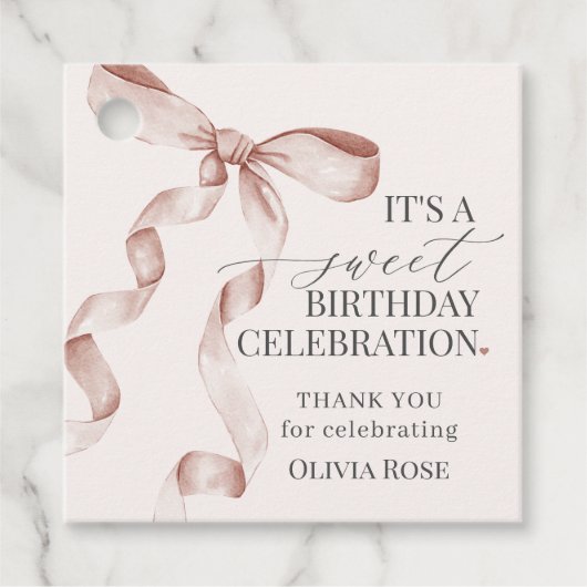 Beige Coquette Bow Girl Verjaardagsfeestje Bedankjes Labels (Voorkant)