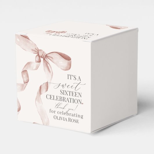 Beige Coquette Bow Sweet 16 Verjaardag Party Gift Bedankdoosjes (Voorkant Zijde)