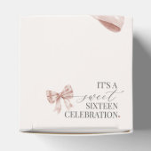 Beige Coquette Bow Sweet 16 Verjaardag Party Gift Bedankdoosjes (Bovenkant)
