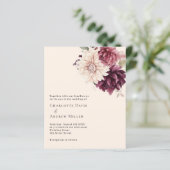 Beige crème bordeauxbloemen huwelijksuitnodiging (Staand voorkant)