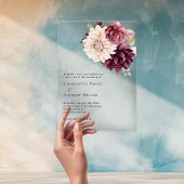 Beige crème bordeauxrode bloemen duidelijke bruilo acryl uitnodigingen