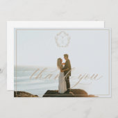 beige crest monogram bruiloft foto bedankkaart (Voorkant / Achterkant)