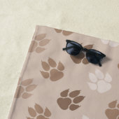 Beige Dog Paws met naam en monogram Strandlaken (In situ)