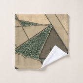 Beige driehoekige snede op de donkergroene achterg bad handdoek (Wasdoekje)