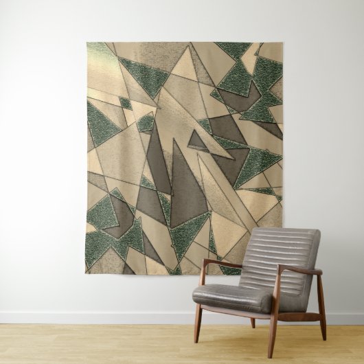 Beige driehoekige snede op de donkergroene achterg wandkleed (In situ)