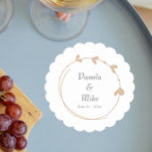 Beige eenvoudige hart krans bruiloft kartonnen onderzetters