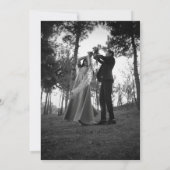 Beige eenvoudige minimalistische foto bruiloft kaart (Achterkant)