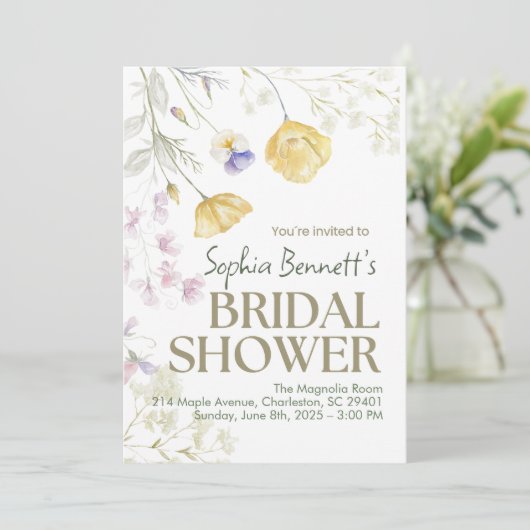 Beige Elegante Bloemen Bruids Douche Uitnodiging (Staand voorkant)