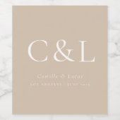 Beige Elegante Minimalistische Bruiloft Monogram Wijn Etiket (Enkel label)