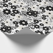 Beige en Black Flowers Cadeaupapier (Hoek)