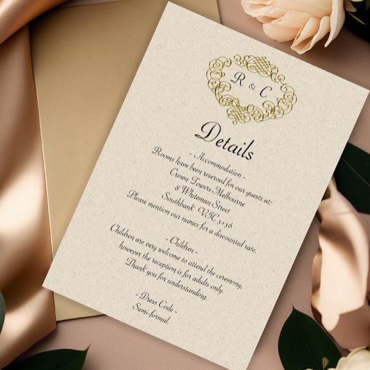 Beige en Gouden Elegantie Monogrammed Crest Bruilo Informatiekaartje