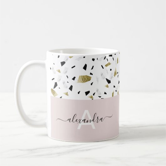 Beige en goudfolie terrazzo patroonmonogram koffiemok (Links)