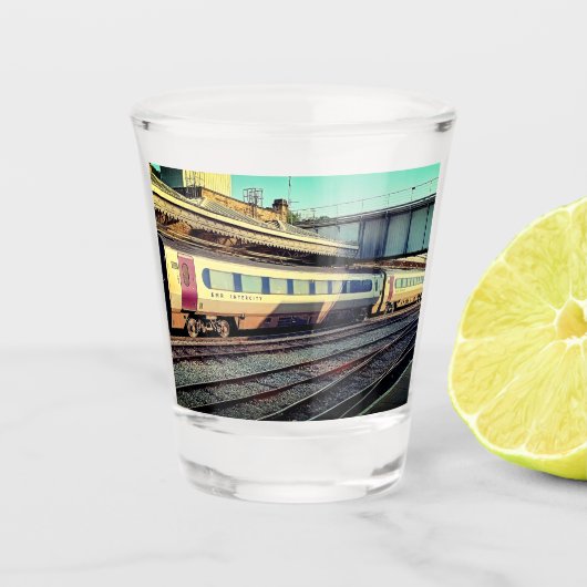 Beige en Maroon trein Shot Glas (Voorkant)