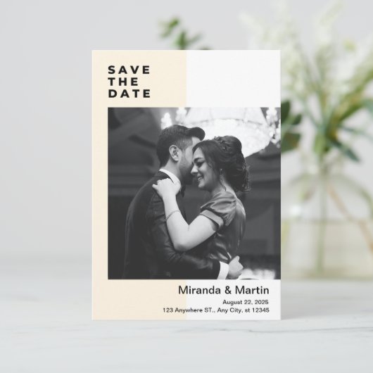 Beige en Wit Minimalistisch Foto Save the Date Kaart (Staand voorkant)