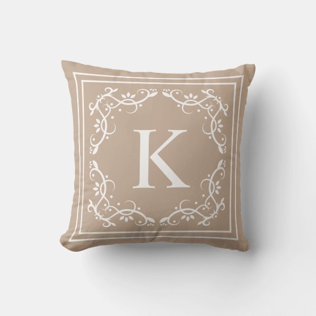 Beige En Witte Decoratieve Lijst Met Aangepaste Mo Kussen (Voorkant)