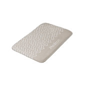 Beige en witte kronkelige Chevron Zigzag met naam Badmat (Gekanteld)