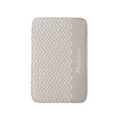 Beige en witte kronkelige Chevron Zigzag met naam Badmat (Voorkant Verticaal)