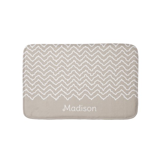 Beige en witte kronkelige Chevron Zigzag met naam Badmat (Voorkant)