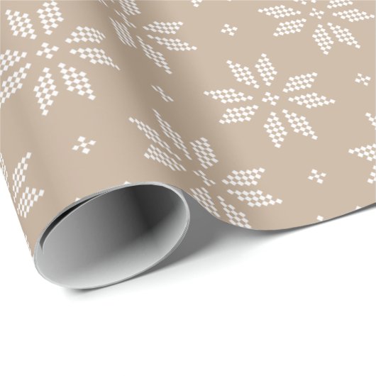 Beige en witte Nordic Snowflake Patroon | Vakantie Cadeaupapier (Rol Hoek)