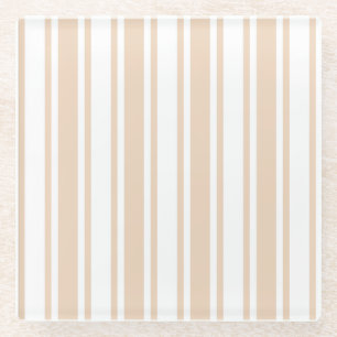 Beige en witte snoepjes strepen glazen onderzetter