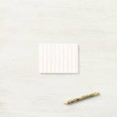 Beige en witte snoepjes strepen post-it® notes (Op bureau)