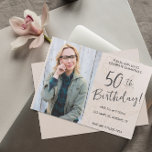 Beige Floral Foto 50th Birthday Kaart<br><div class="desc">Pas de foto en details eenvoudig aan op deze  minimalistische uitnodigingen van de 50ste verjaardag van de geboorte.</div>