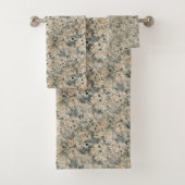 Beige & Foggy Grey Marble Patterned Bad Handdoek (Insitu)