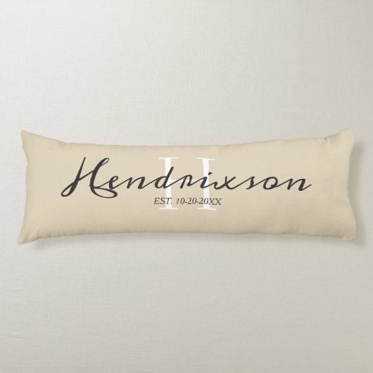 Beige Gepersonaliseerd Monogram Naam Elegant Lichaamskussen (Voorkant)