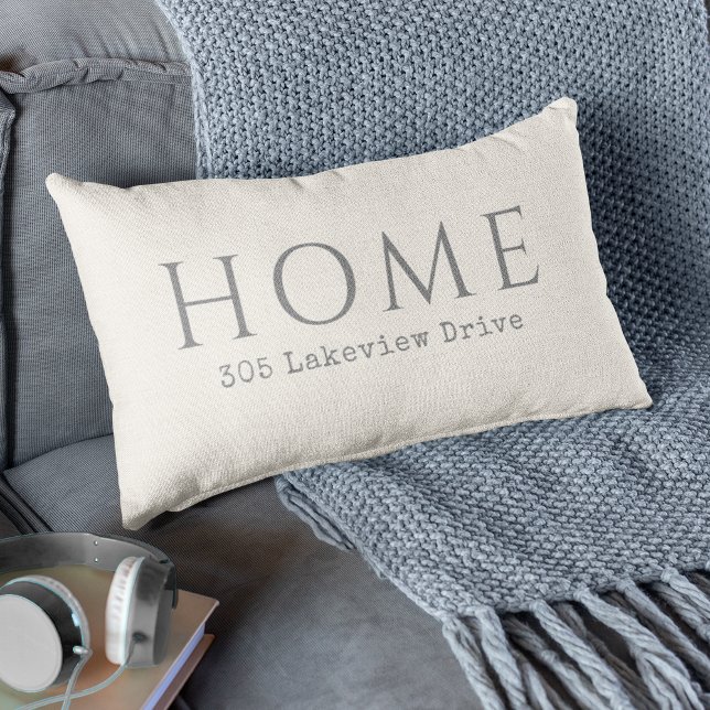 Beige Gepersonaliseerde Thuistypografie met Adres Kussen (A custom design for your home to personalize with your street address.)