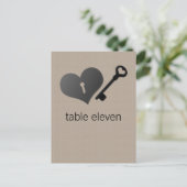 Beige Heart Lock en Key Table Briefkaart (Staand voorkant)
