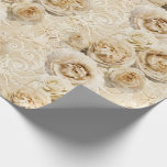 Beige Heirloom-Rozen met Damask Cadeaupapier<br><div class="desc">Een elegant floreel ontwerp met neutrale beige rozen op een dampondergrond bedekt dit verpakkingspapier.  Ideaal voor bruiloften of andere speciale gelegenheden.</div>