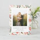 Beige Kerst Bloemen Getrouwd en Bright Pas getrouw Feestdagenkaart (Staand voorkant)