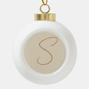 Beige Klassieke handgeschreven Initiaal monogram Keramische Bal Ornament