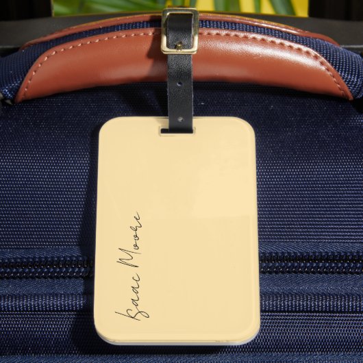 Beige Kleur Eenvoudige Elegante Script Calligrafie Bagagelabel (Voorkant Insitu 2)
