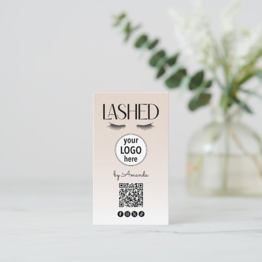 Beige Lashed Eyelashes Minimalist QR Code Social Visitekaartje (Staand voorkant)