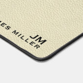 Beige lederen textuur aangepaste monogram naam bureaumat (Hoek)