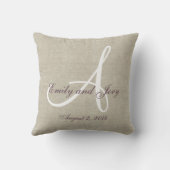 Beige Linen Paarse White Monogram Wedding Keepslag Kussen (Achterkant)