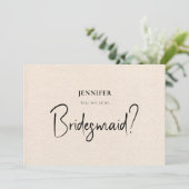 Beige Linen White Script zal je zijn mijn Bridesma Kaart (Staand voorkant)