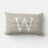 Beige Linnen Witte Monogram Trouwherinnering Kussen (Achterkant)
